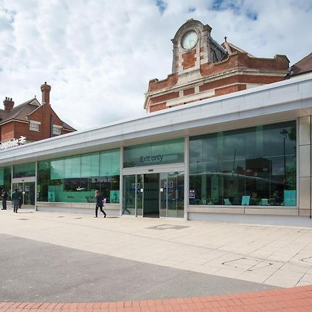 Basingstoke Apartments - Westlands House, City Centre, Home-From-Home Dış mekan fotoğraf