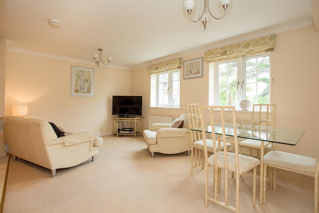 Basingstoke Apartments - Westlands House, City Centre, Home-From-Home Dış mekan fotoğraf